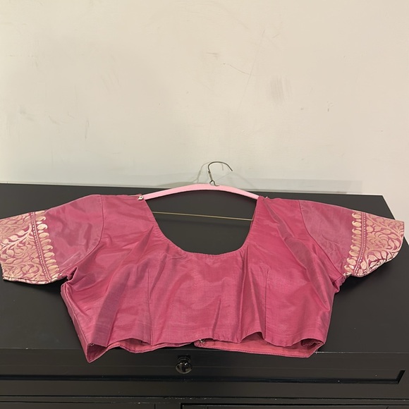 Elegant Pink and Gold Patterned Saree w Skirt & Blouse - Picture 10 of 10